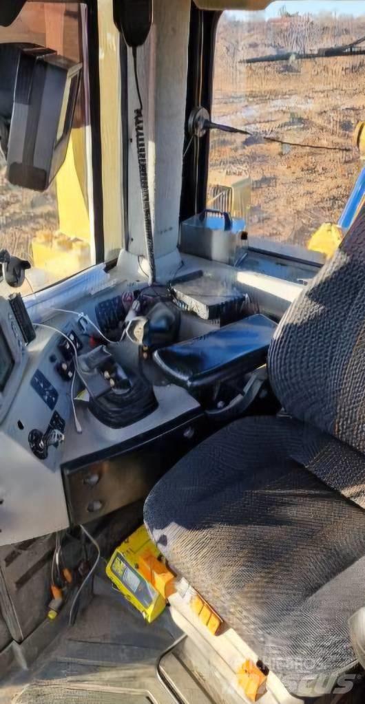 CAT D 8 T Pásové dozéry