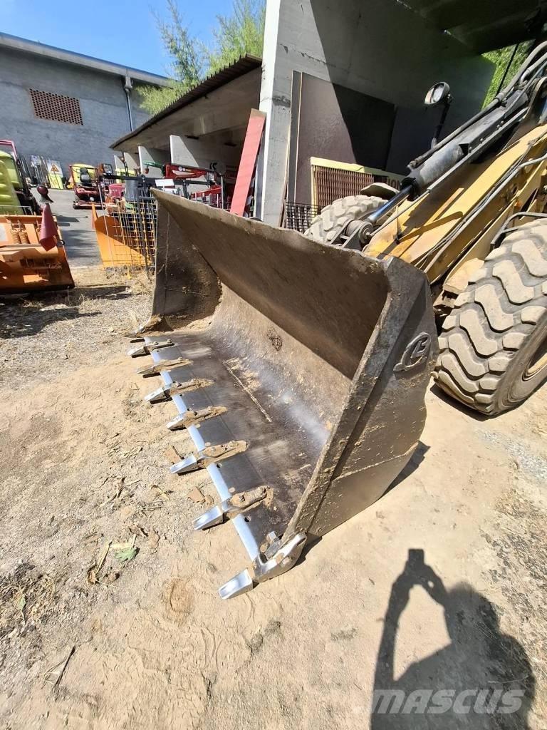 CAT 930 G Kolesové nakladače