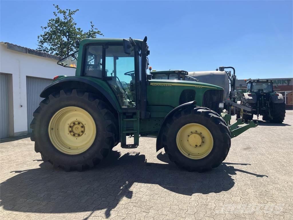 John Deere 6820 Traktory