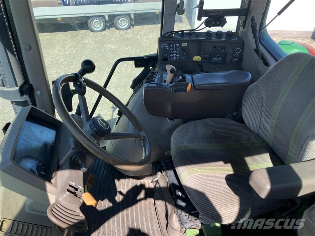 John Deere 6820 Traktory