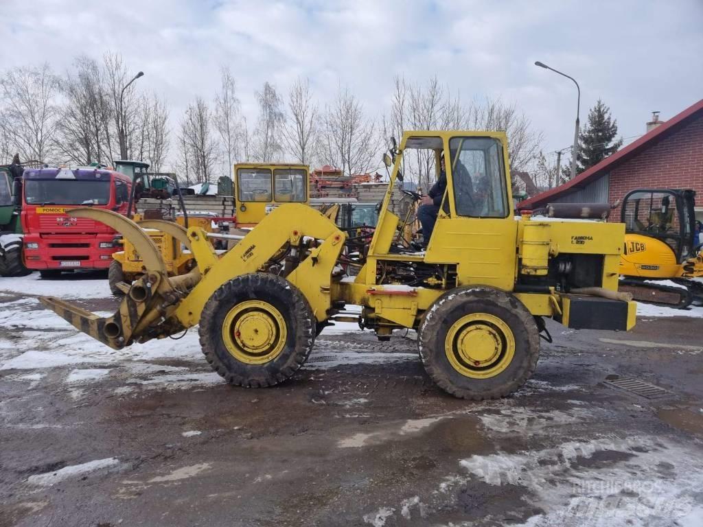  Ł 200 Ładowarka Kolesové nakladače