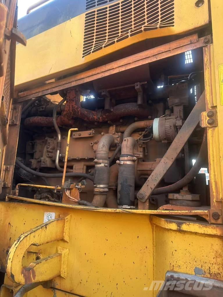 Komatsu WA 600-6 Kolesové nakladače