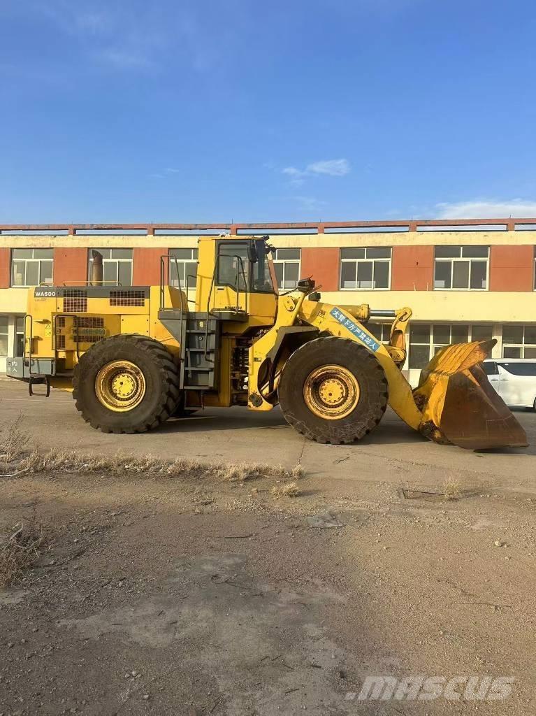 Komatsu WA 600-6 Kolesové nakladače