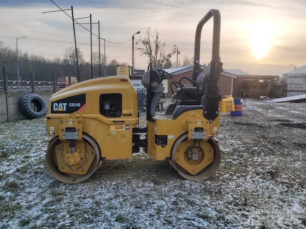 CAT CB 24 B Tandemové valce