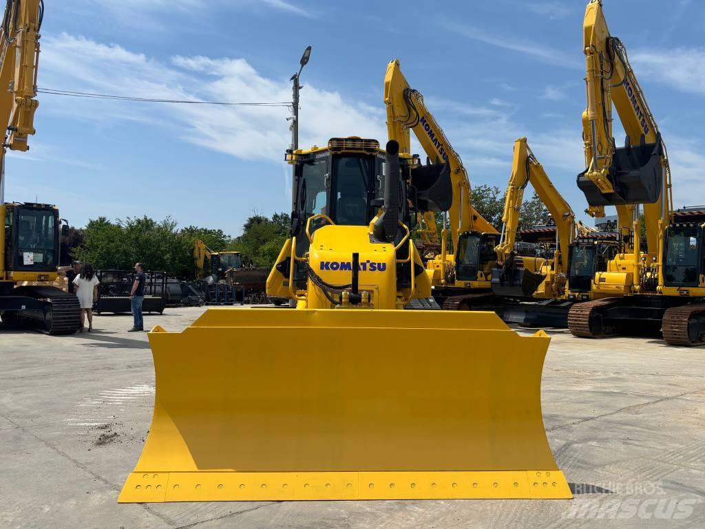 Komatsu D61EX-24E0 Pásové dozéry