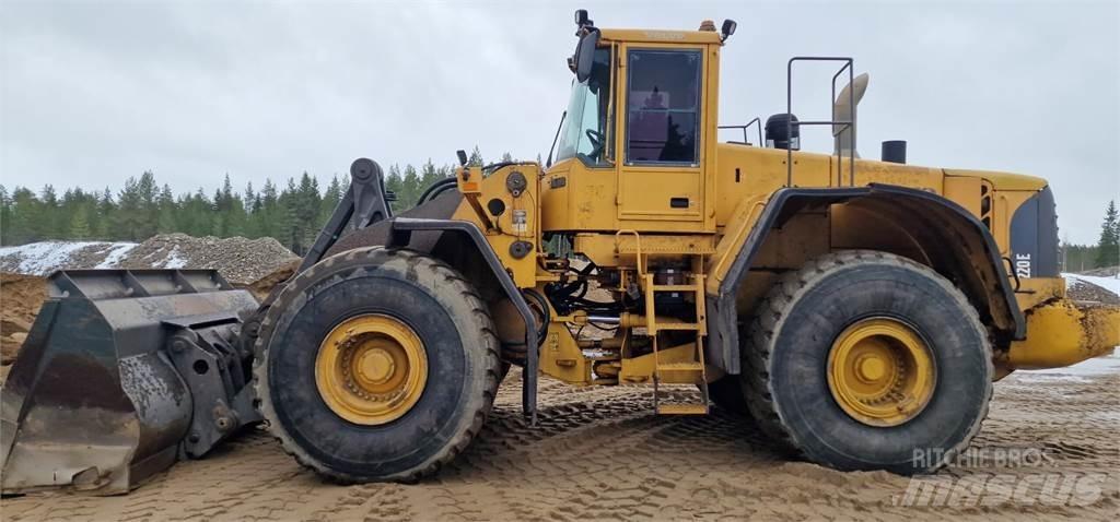 Volvo L220E Kolesové nakladače