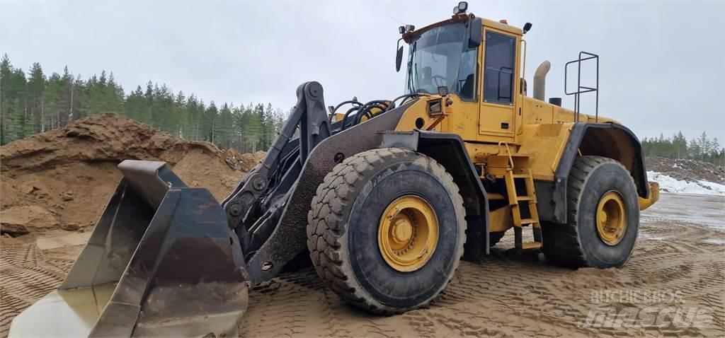 Volvo L220E Kolesové nakladače