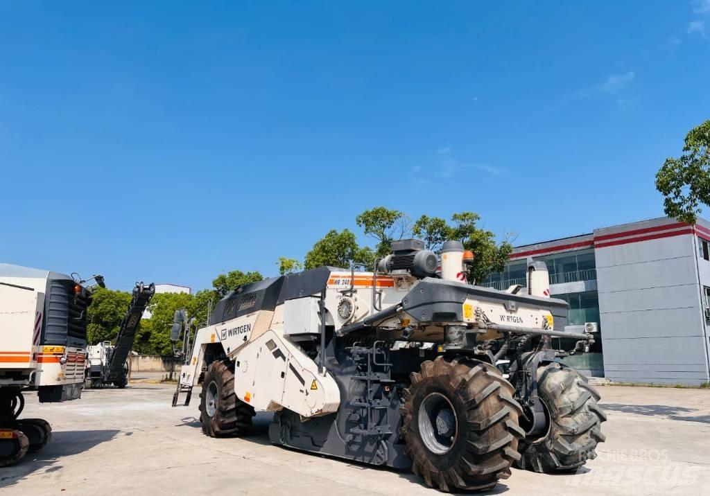 Wirtgen WR 240 Recyklovače asfaltu