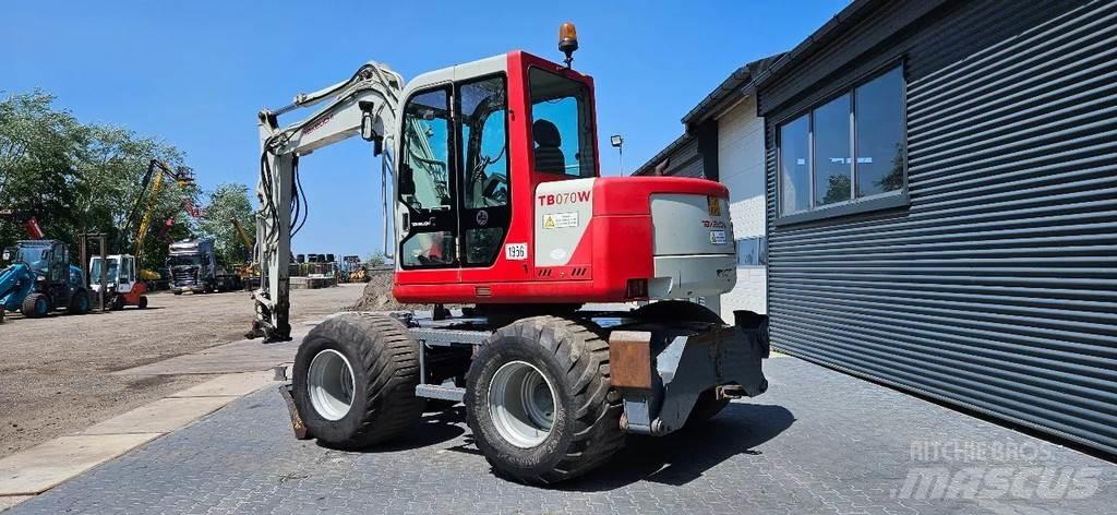 Takeuchi TB070 W Midi rýpadlá 7 t - 12 t