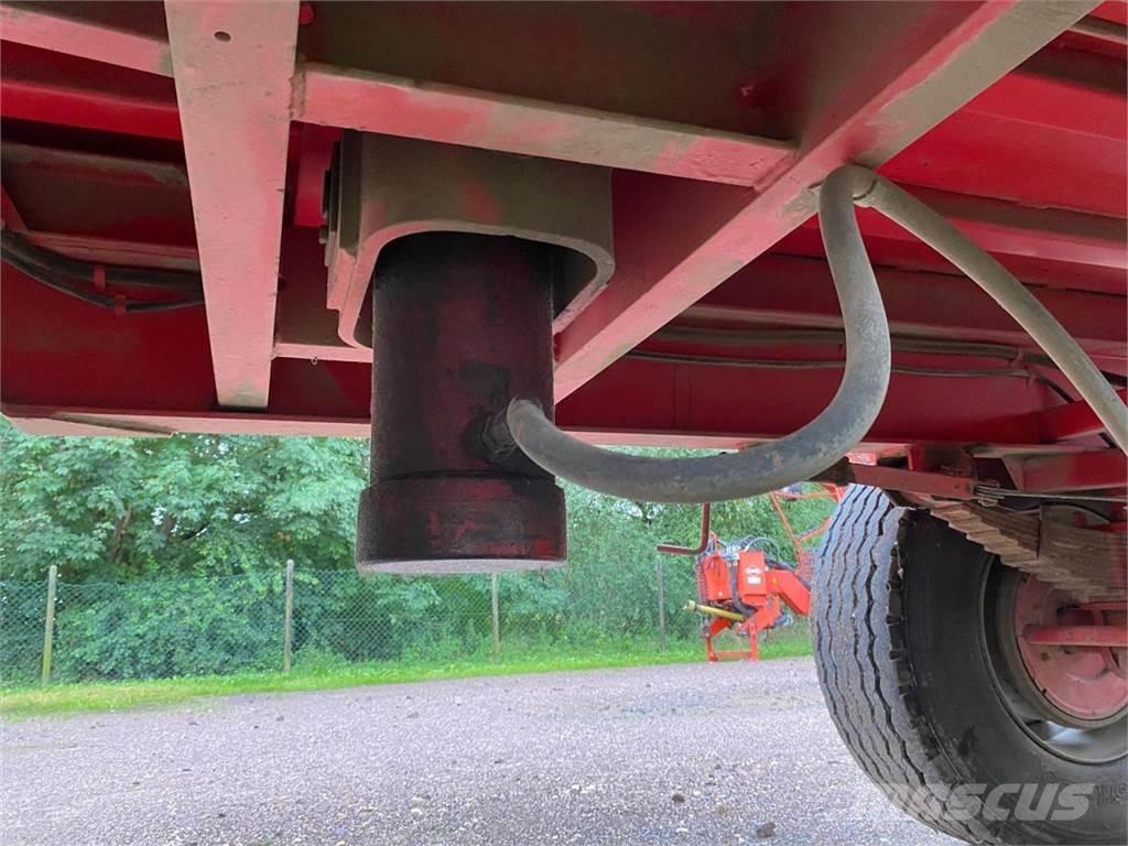 Agromet T-149 Vyklápacie prívesy