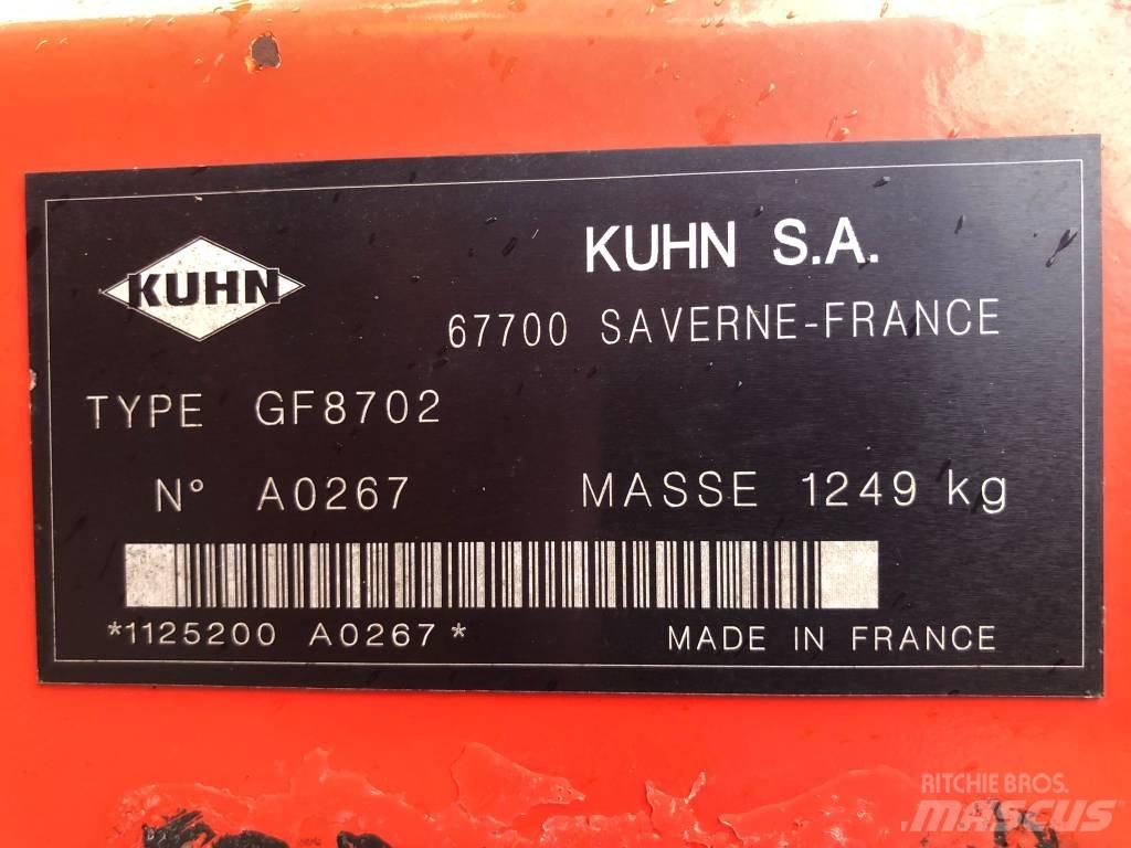 Kuhn GF 8702 Obracače a zhrabovače sena