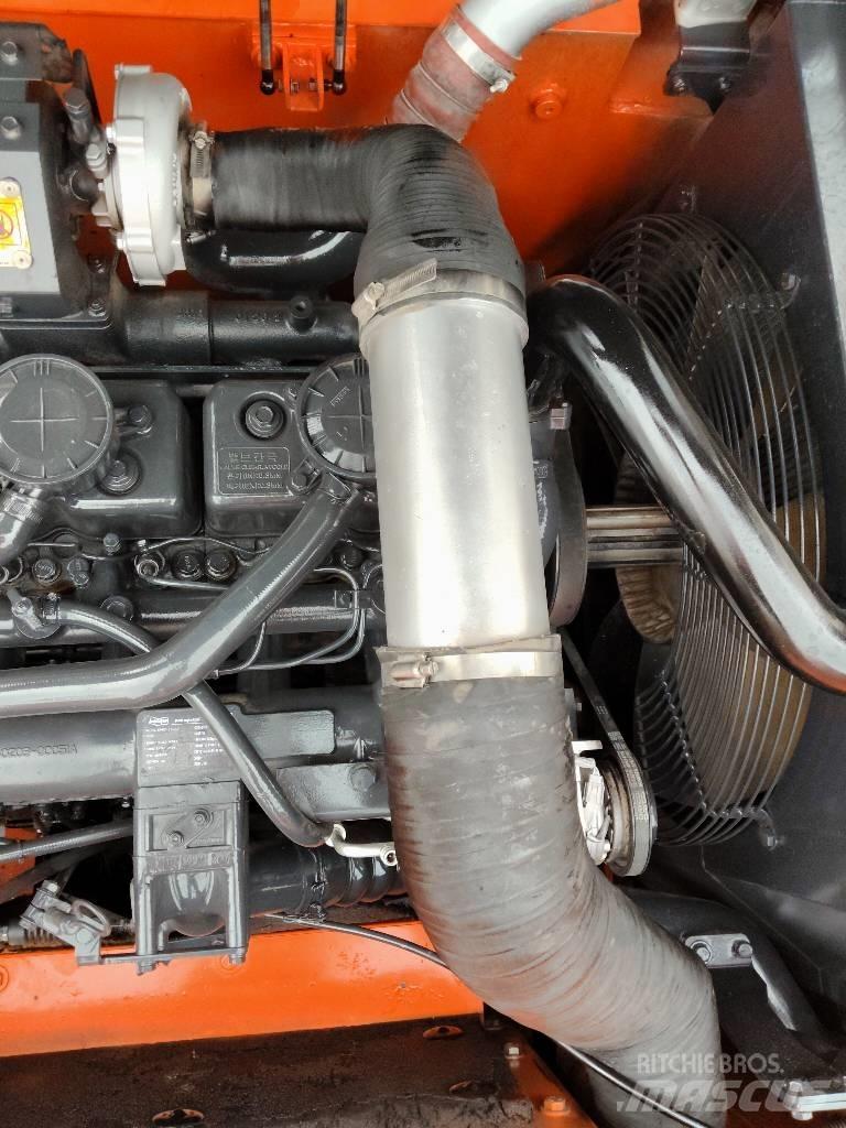 Doosan DX300 Pásové rýpadlá