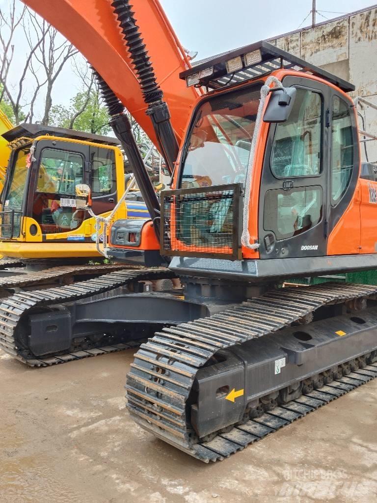 Doosan DX300 Pásové rýpadlá