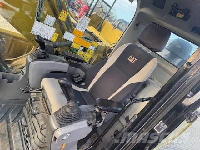 CAT 323 EL Pásové rýpadlá