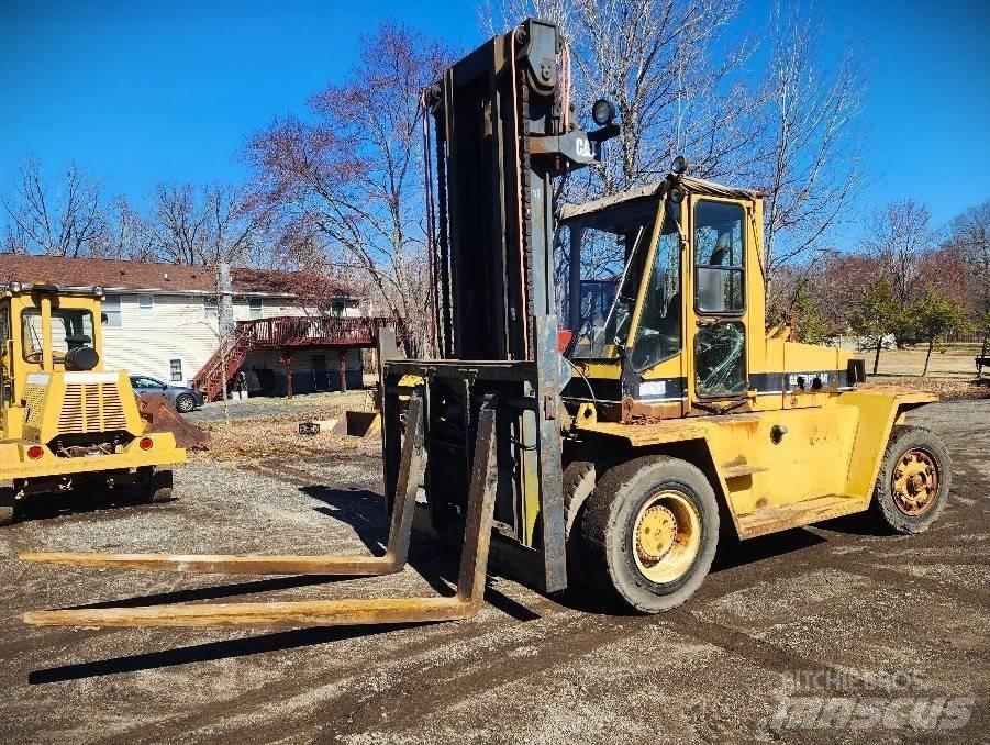 CAT V 330 C Kontajnerové manipulátory