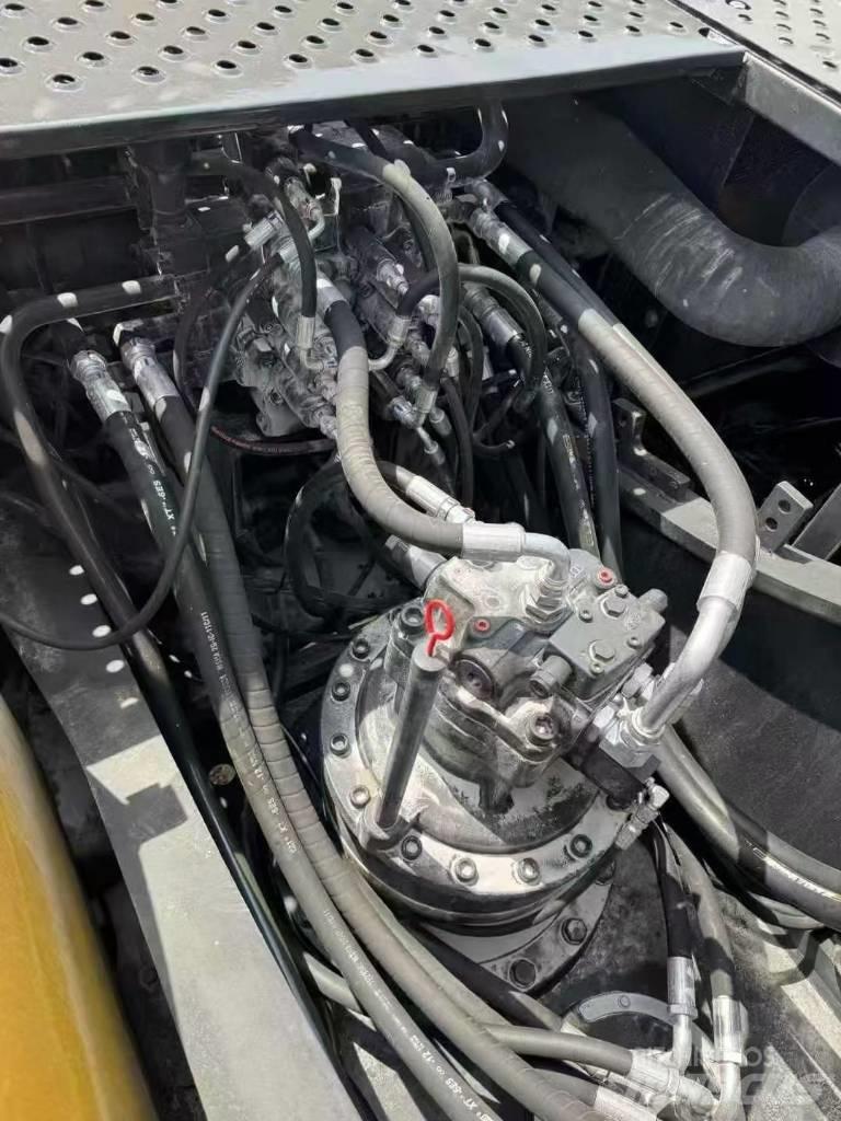 Volvo EC 240 Pásové rýpadlá