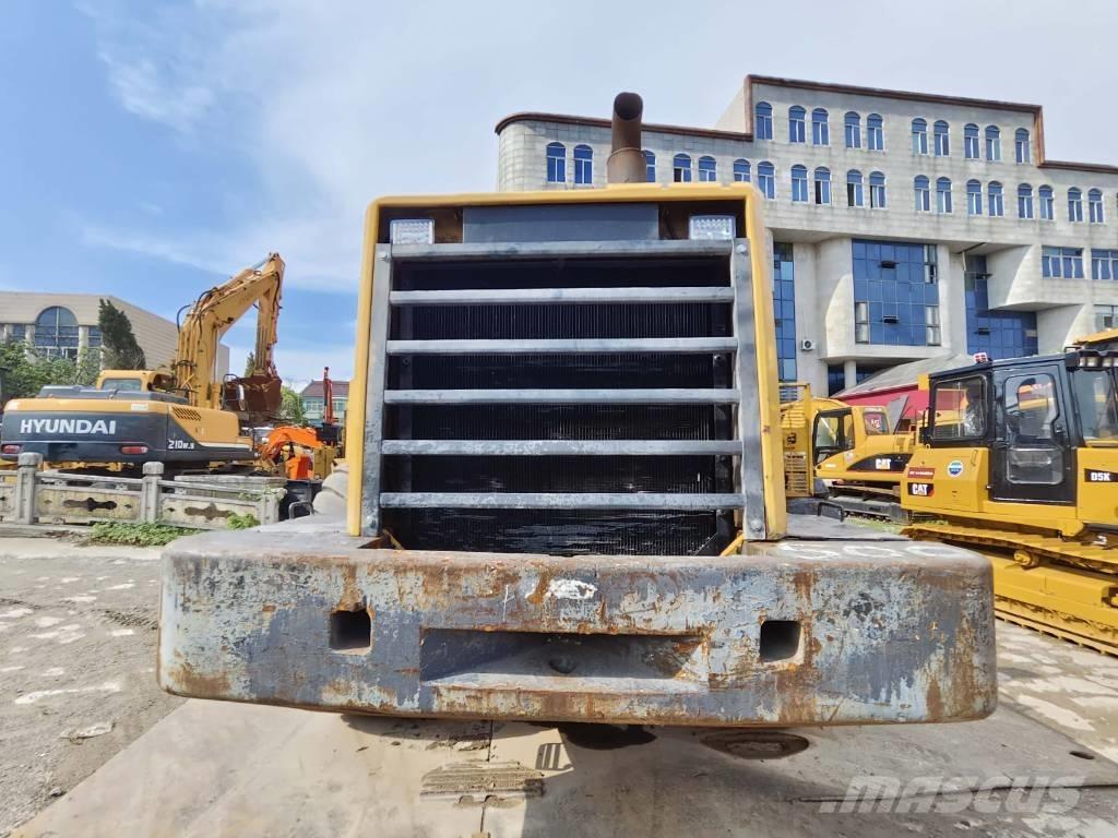 Komatsu WA 500 Kolesové nakladače