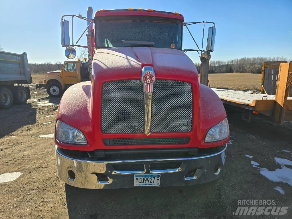 Kenworth T 440 Sklápače