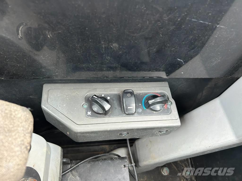 CAT 305.5 Pásové rýpadlá