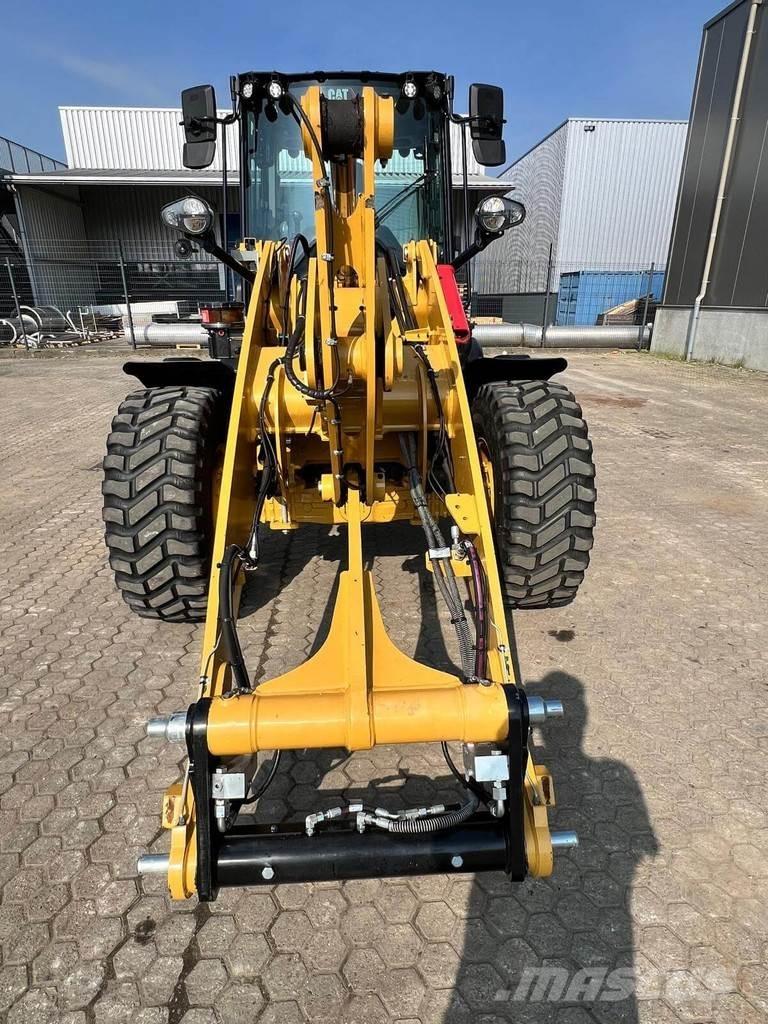 CAT 908 Kolesové nakladače