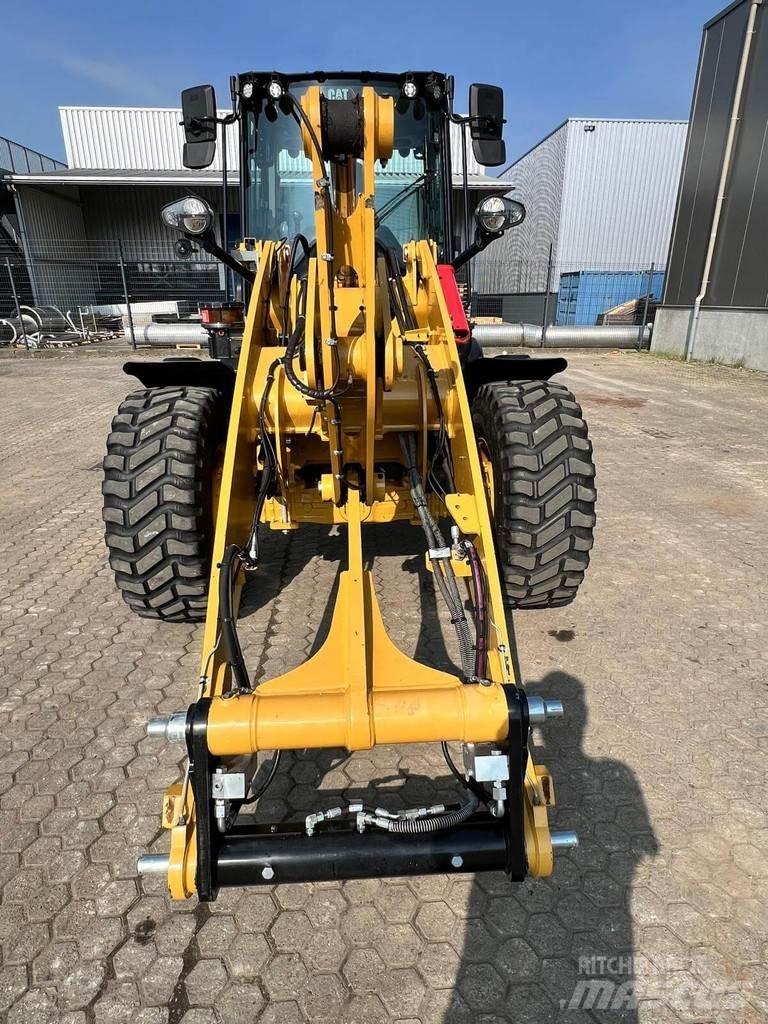 CAT 908 Kolesové nakladače