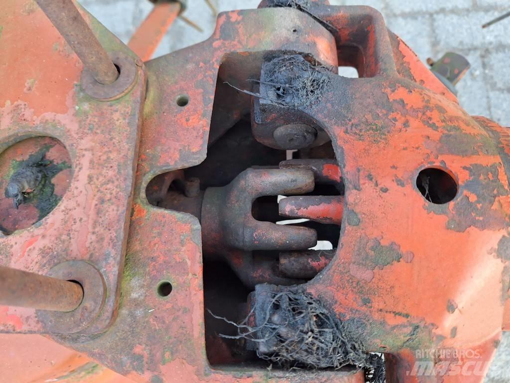 Kuhn GF 8501 T Obracače a zhrabovače sena