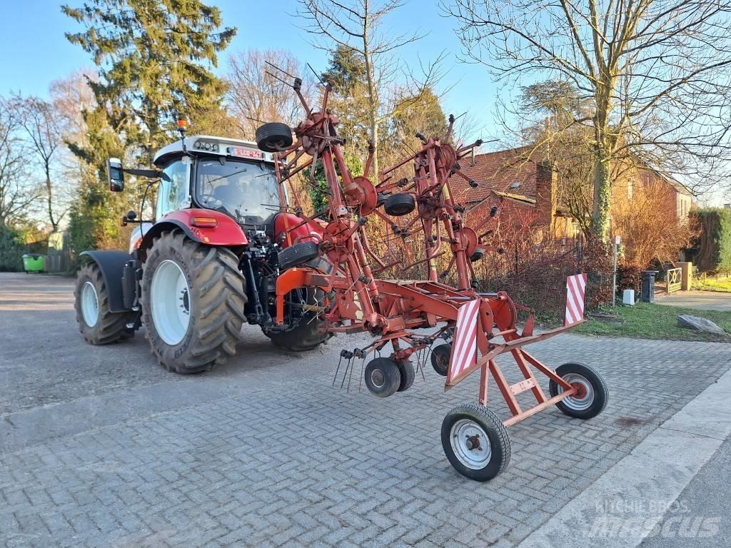 Kuhn GF 8501 T Obracače a zhrabovače sena