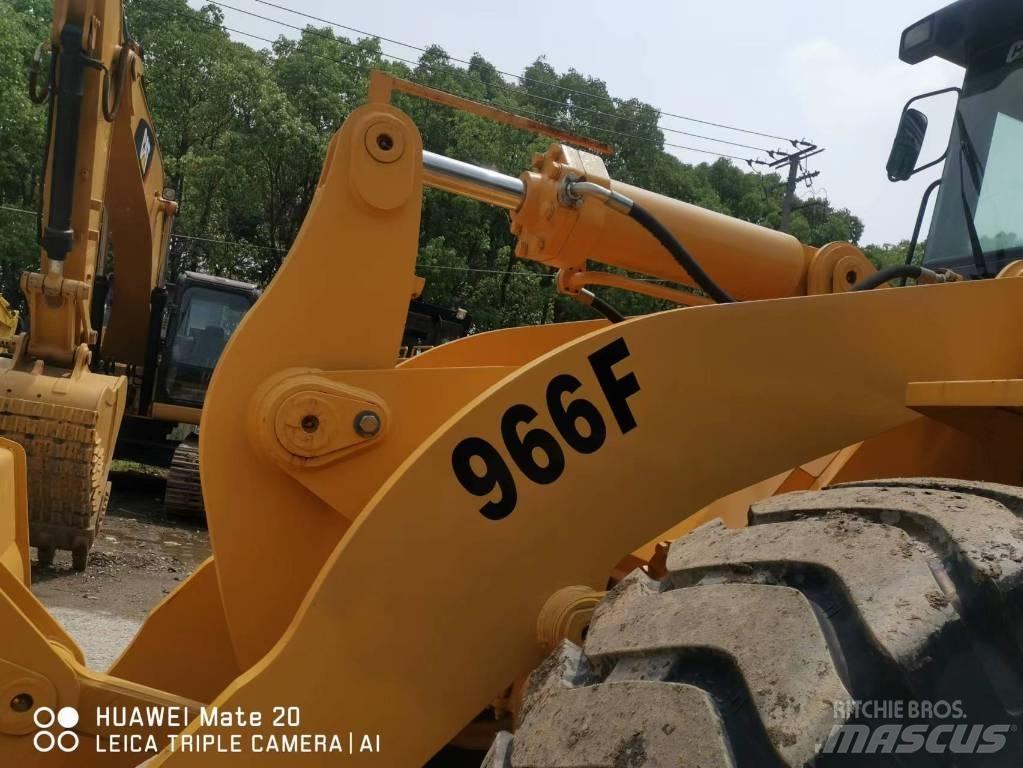 CAT 966 F Kolesové nakladače