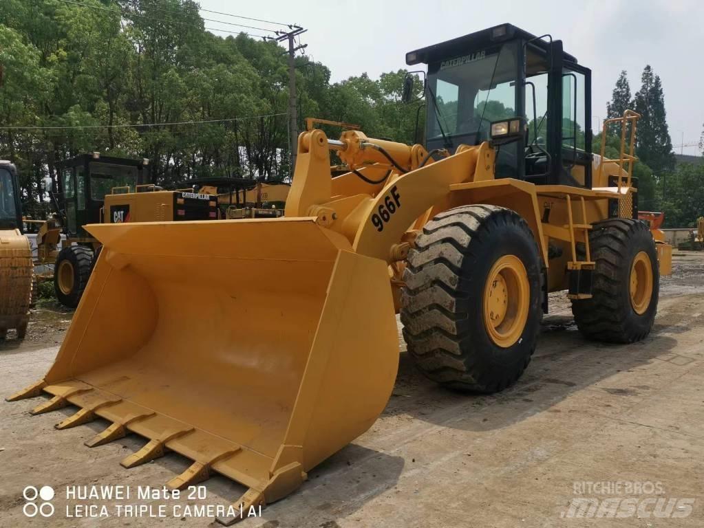 CAT 966 F Kolesové nakladače