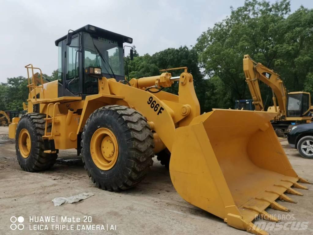 CAT 966 F Kolesové nakladače