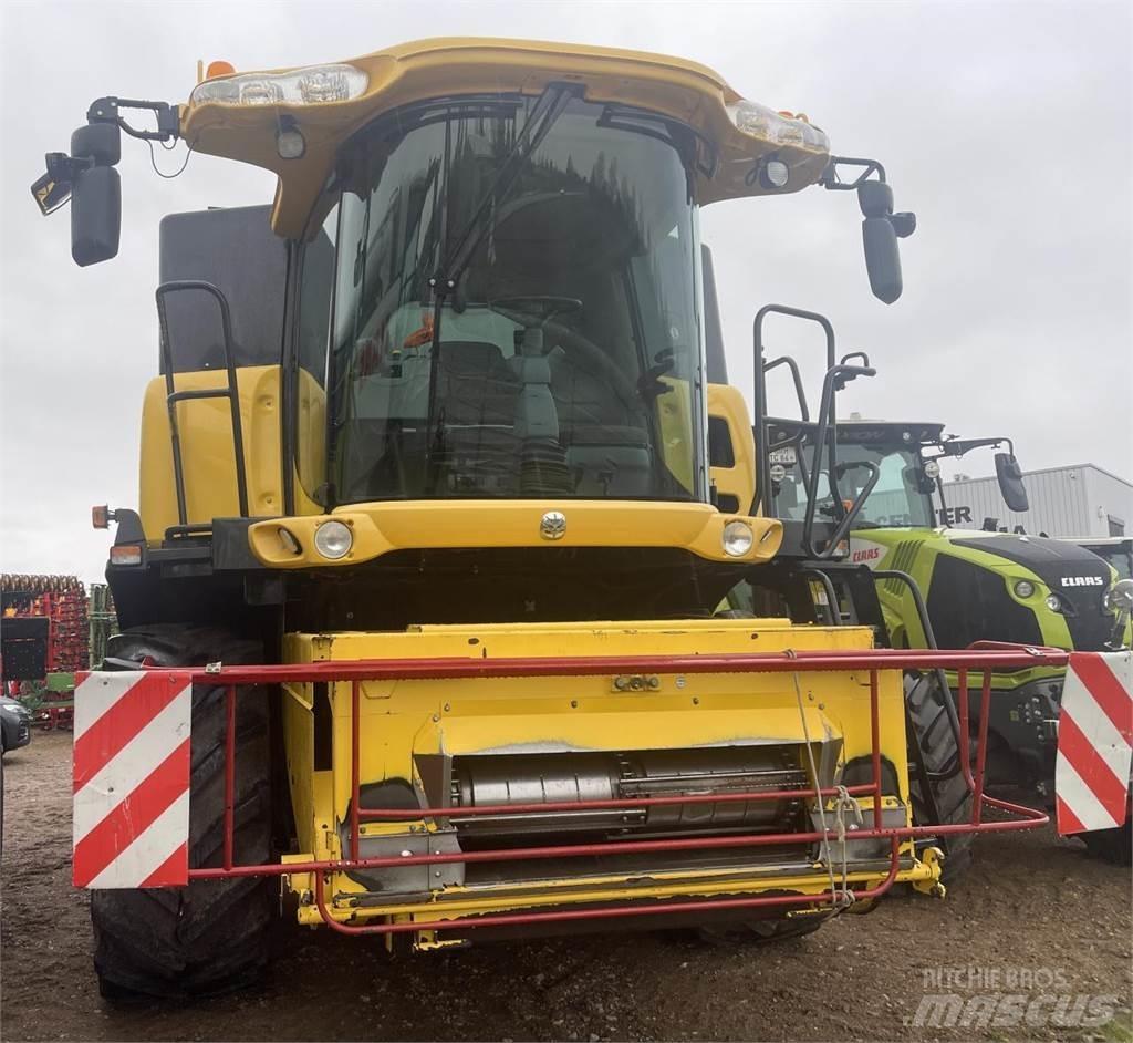 New Holland CR 980 Kombinované zberacie stroje
