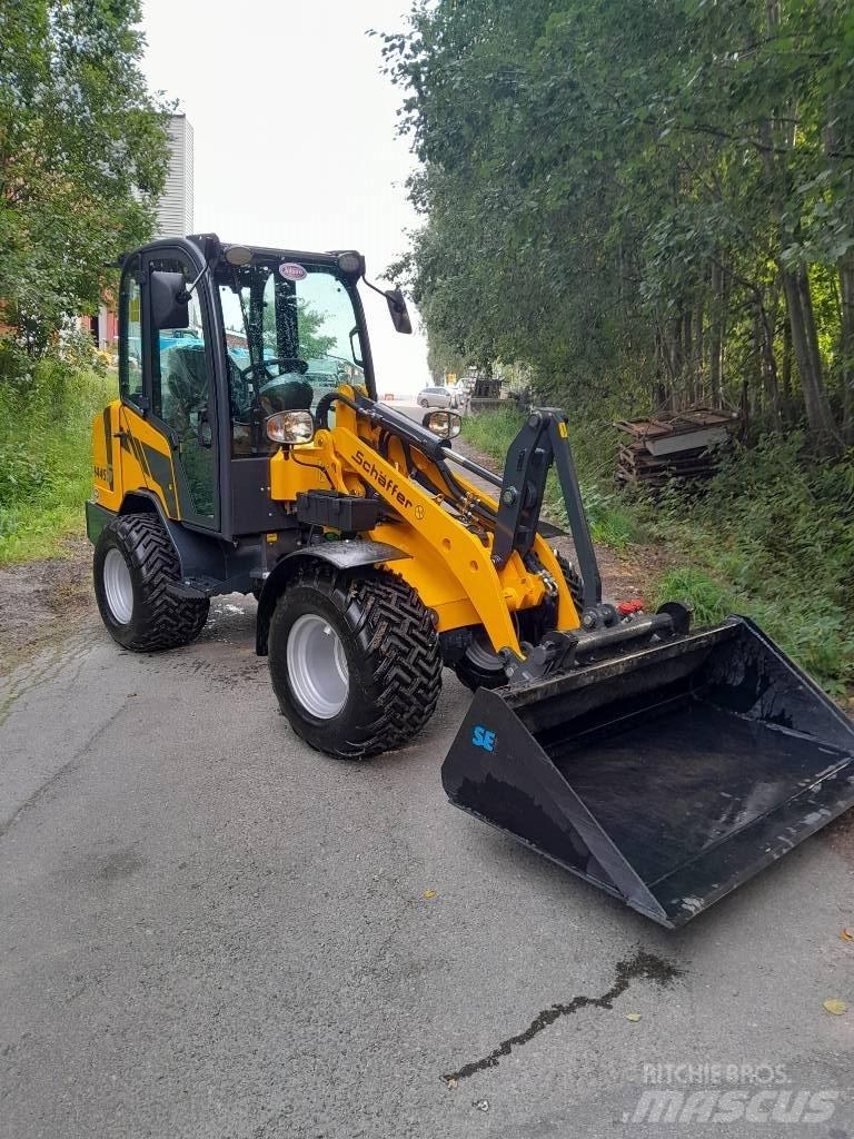 Schäffer 2445s Šmykom riadené nakladače