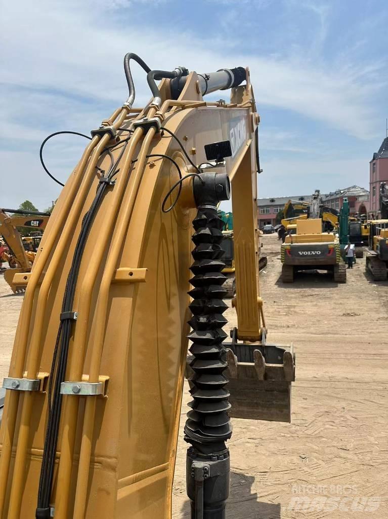 XCMG XE 215 DA Pásové rýpadlá