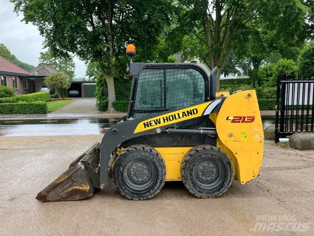 New Holland L 213 Šmykom riadené nakladače