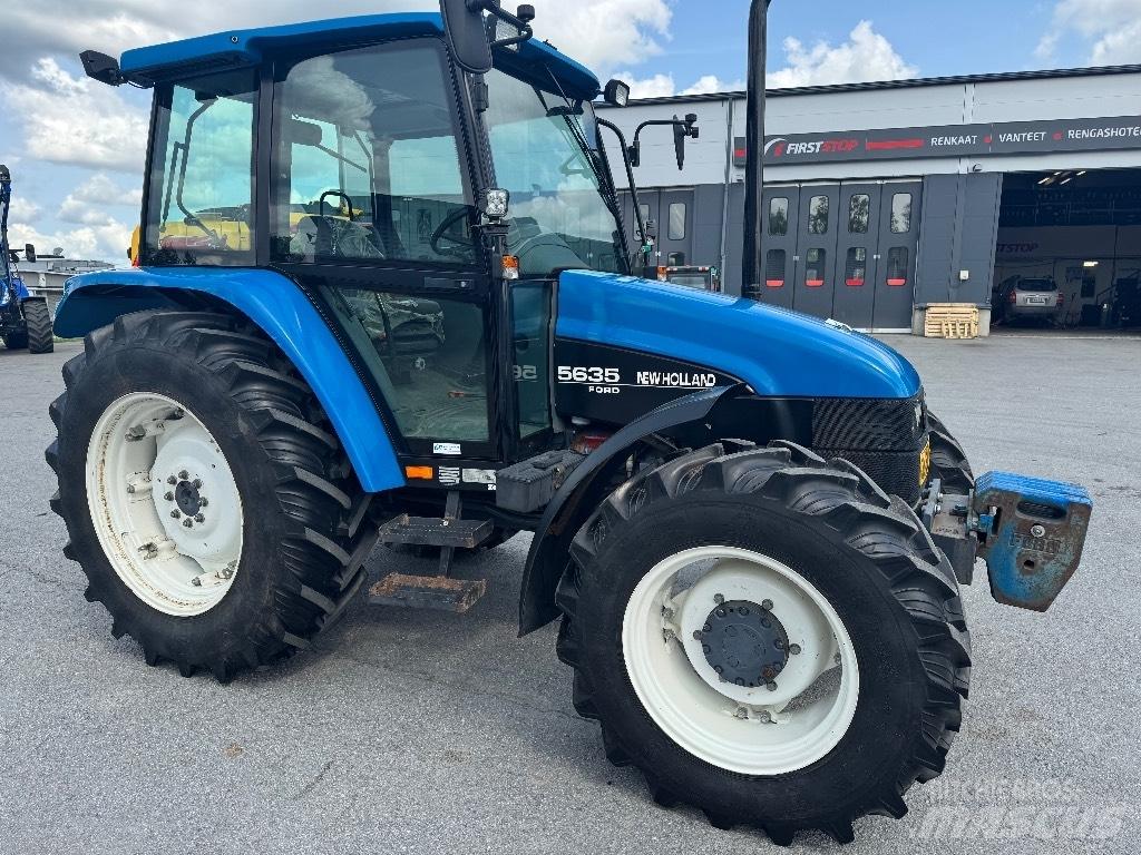 New Holland 5635 Traktory