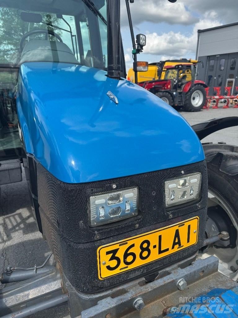 New Holland 5635 Traktory