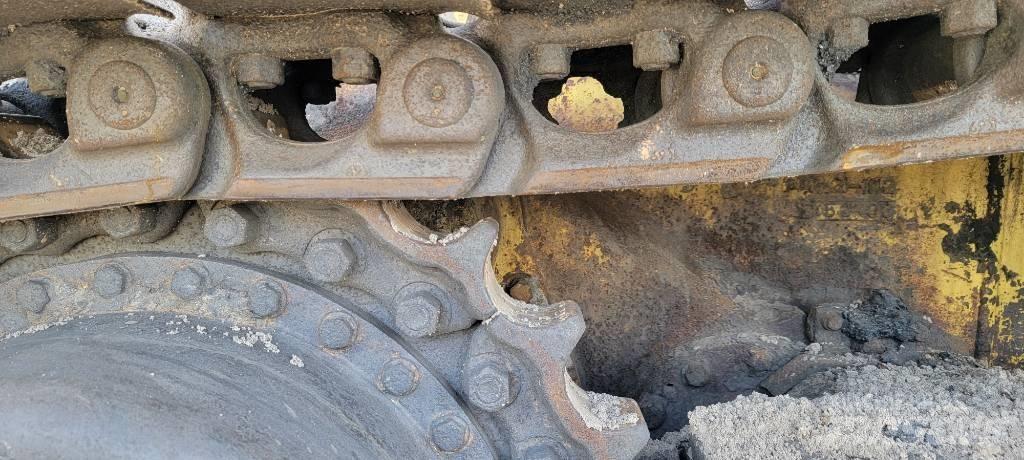 Komatsu D 65 EX 12 Pásové dozéry