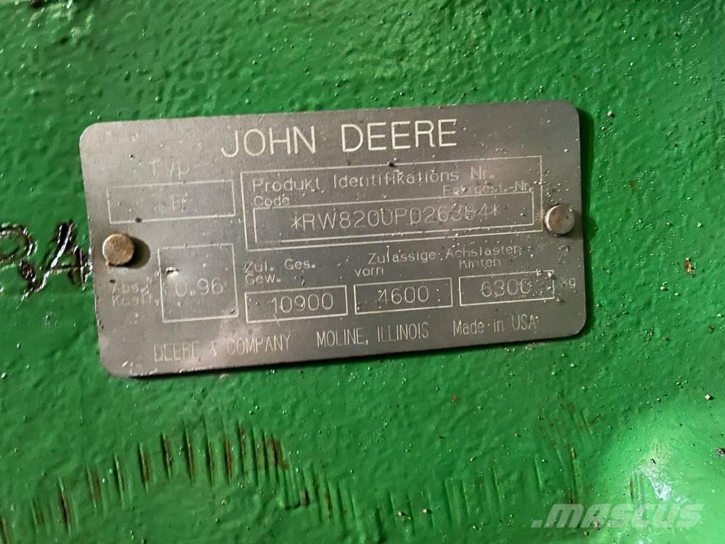 John Deere 8200 Traktory