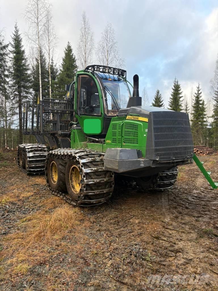 John Deere 1210G Lesné traktory