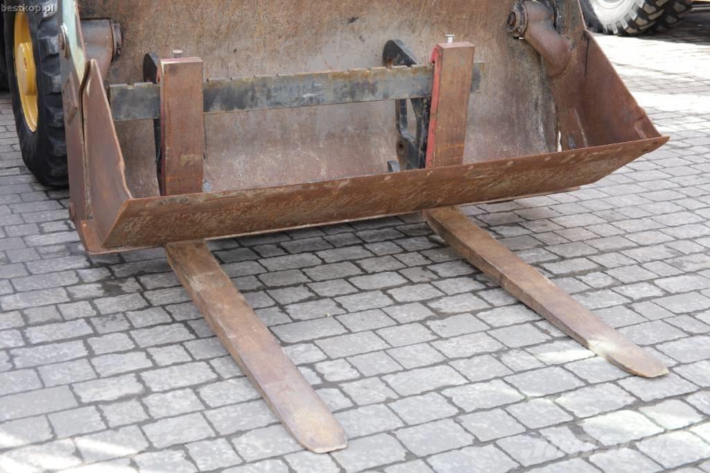 CAT 906M Kolesové nakladače