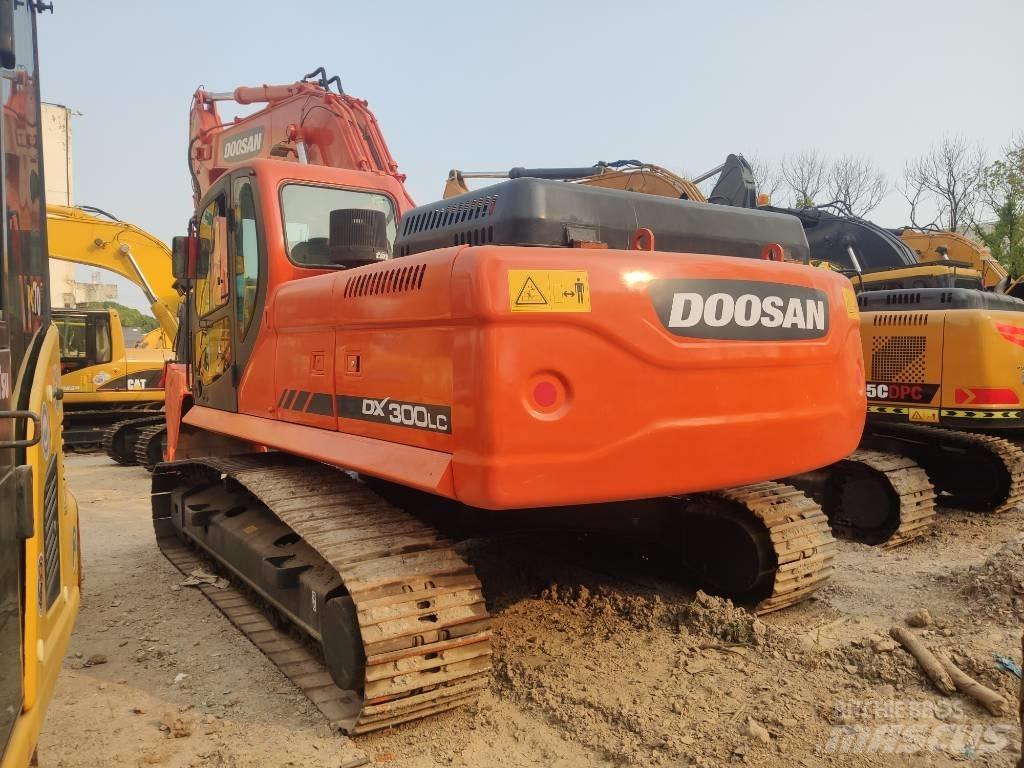 Doosan DX 300 Pásové rýpadlá
