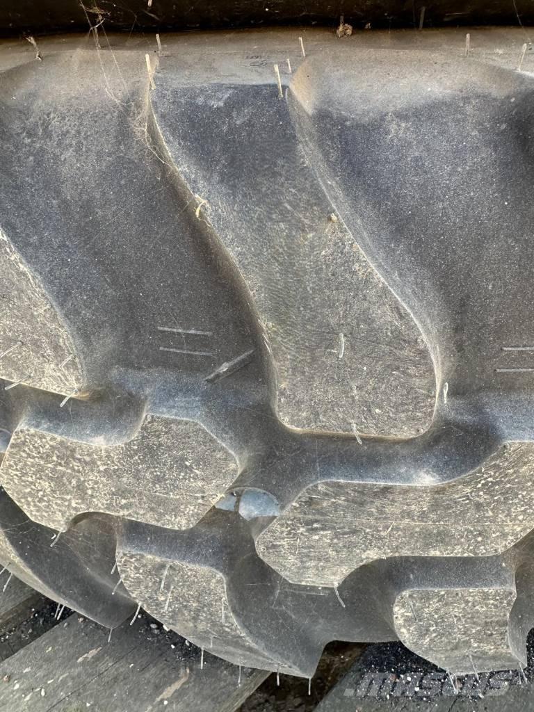 Dunlop 405/70R20 Pneumatiky, kolesá a ráfiky