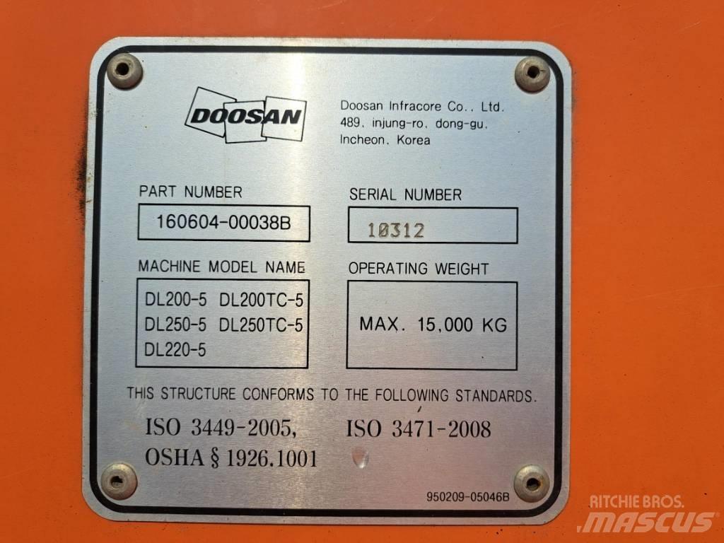 Doosan DL 220 Kolesové nakladače