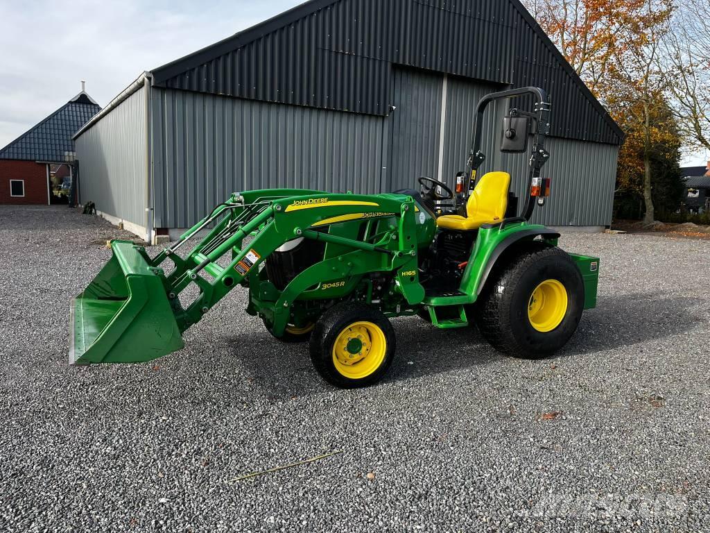 John Deere 3045 R Traktory