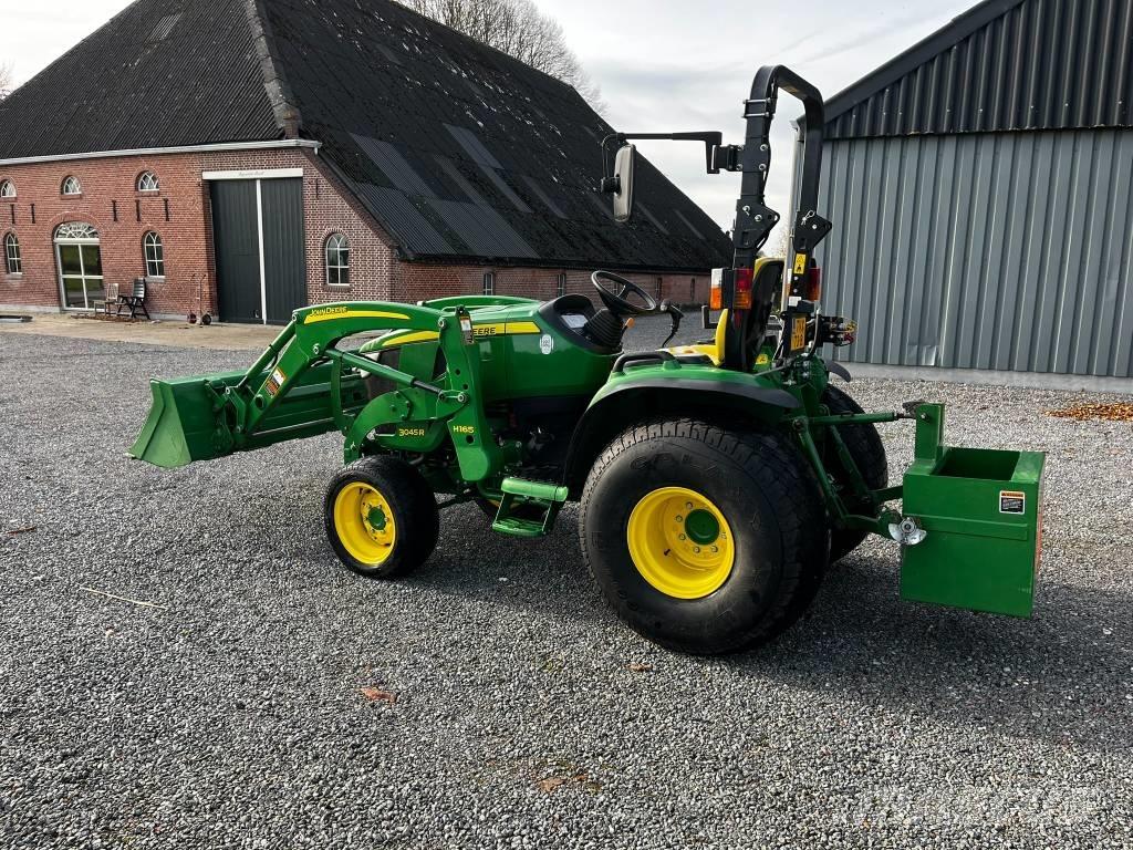 John Deere 3045 R Traktory
