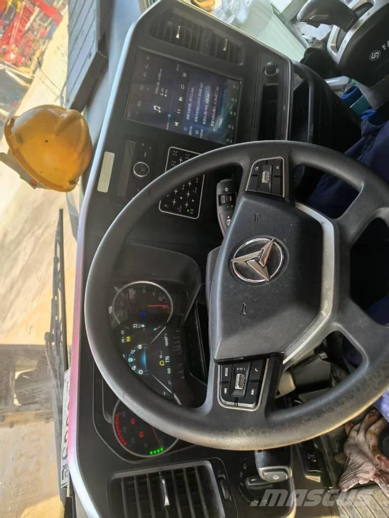 Sany SAC3000C8-8 Univerzálne terénne žeriavy