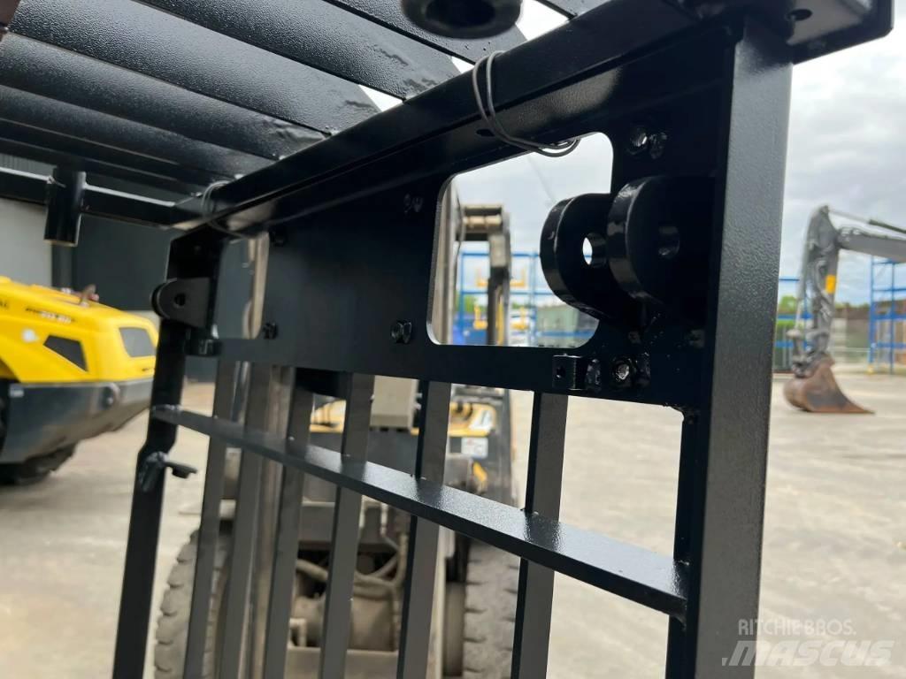 CAT 324D Guard Kabíny a interiér