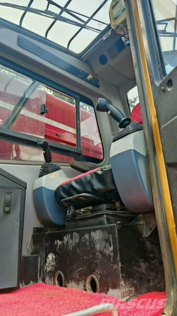 Sany STC 250 H Univerzálne terénne žeriavy