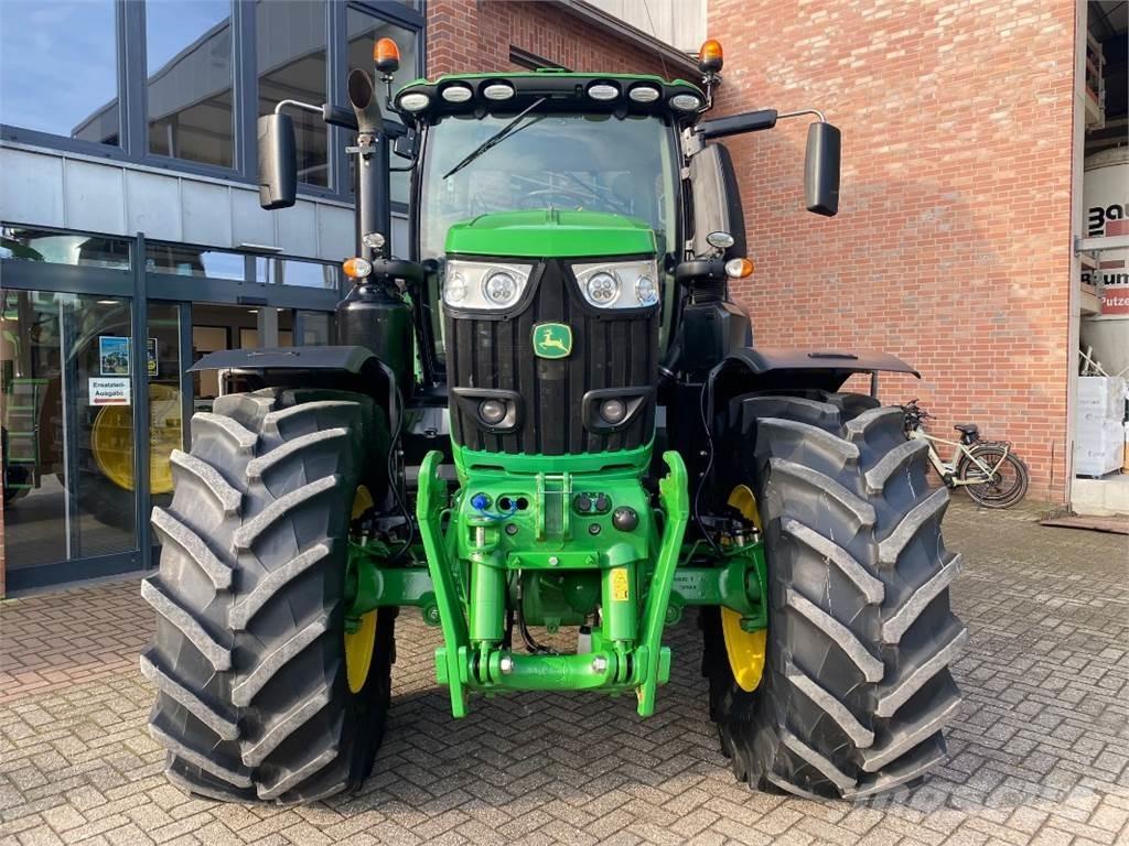 John Deere 6230R Traktory