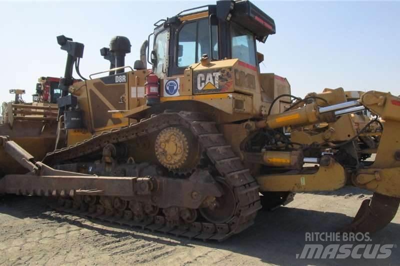 CAT D8R Pásové dozéry